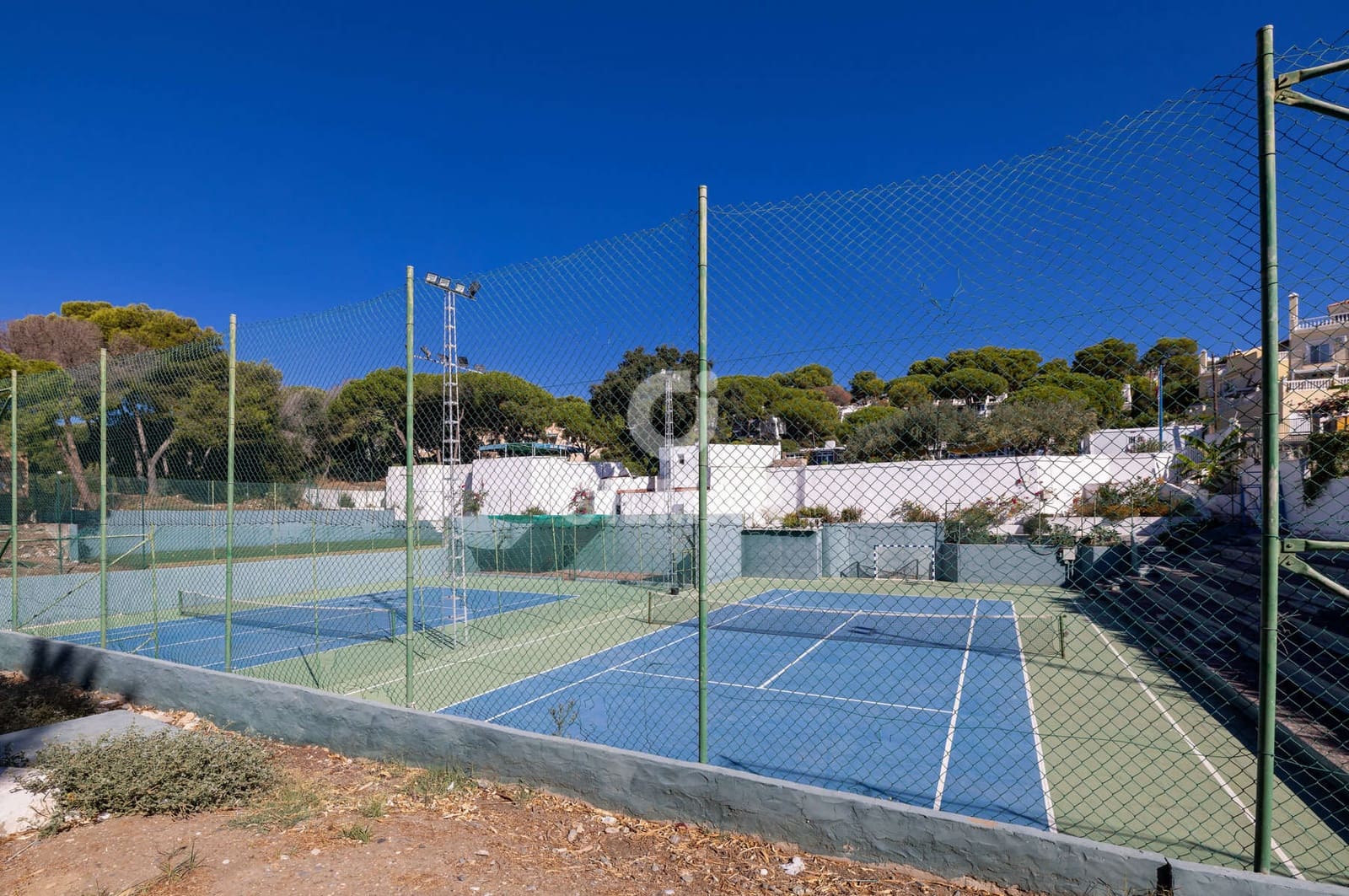 3 soveværelse Rækkehus til salg i Estepona med swimmingpool garage - € 620.000 (Ref: 9216304)