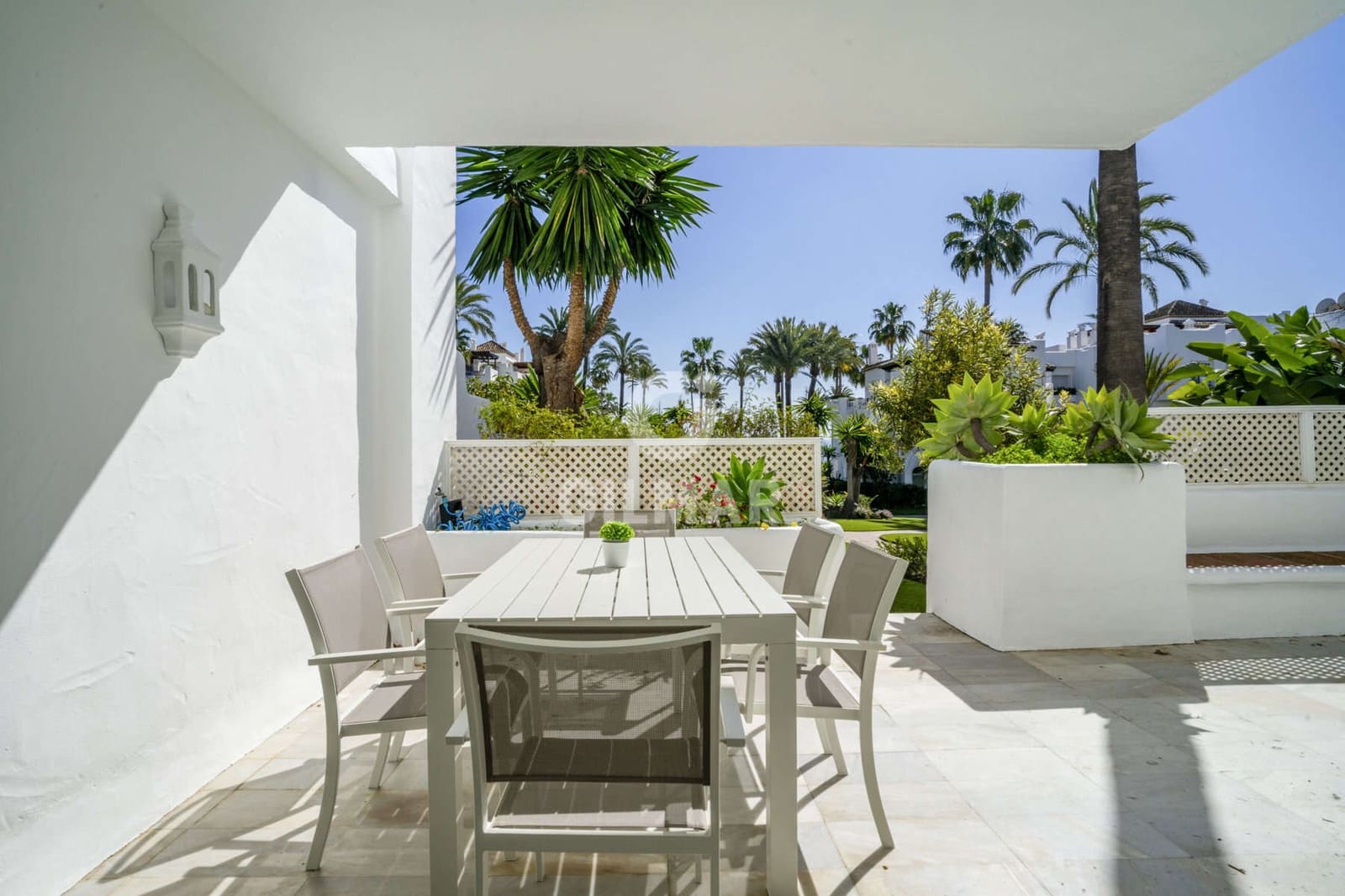 2 bedroom Flat for sale in Estepona with pool - € 995,000 (Ref: 9216306)