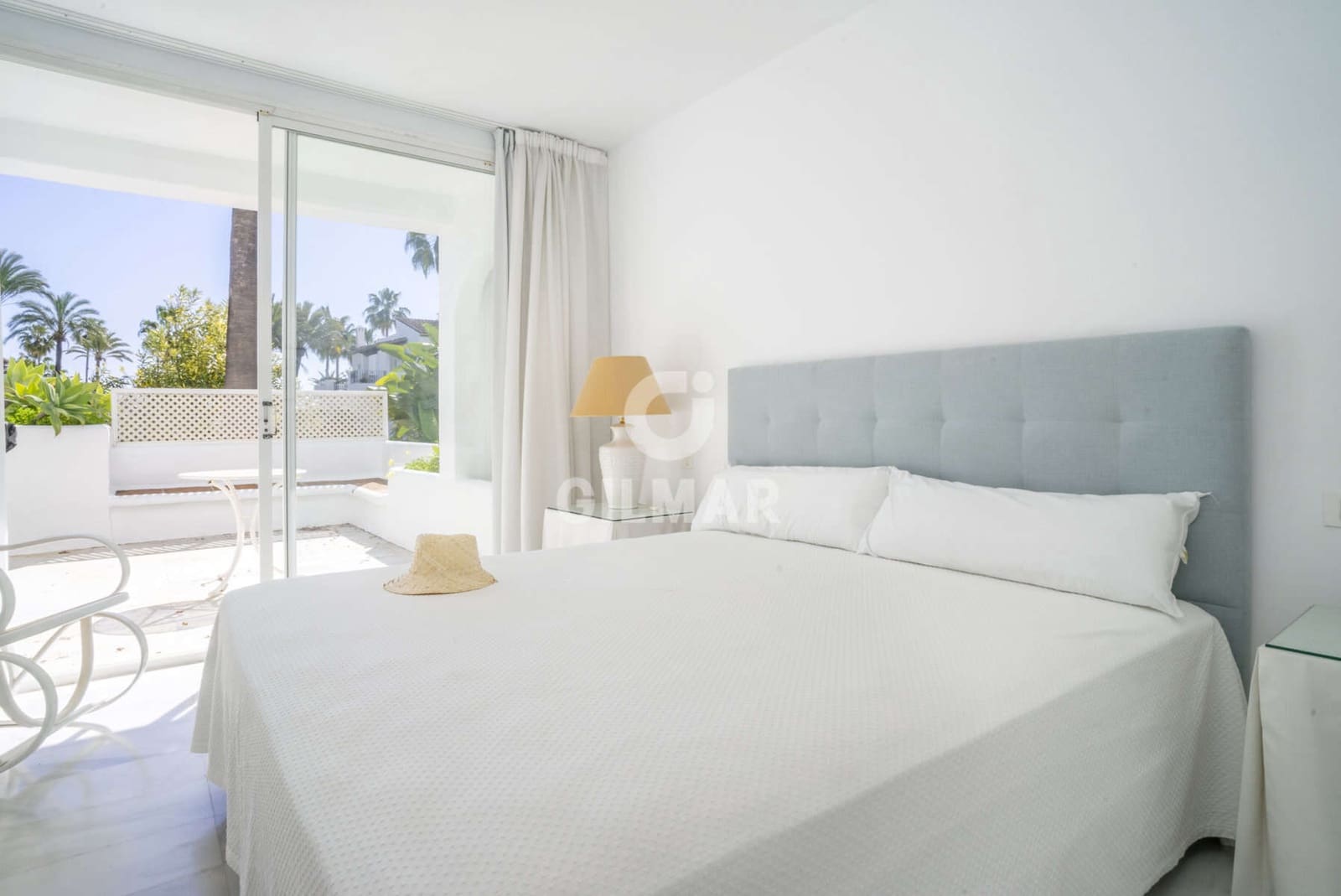 2 bedroom Flat for sale in Estepona with pool - € 995,000 (Ref: 9216306)