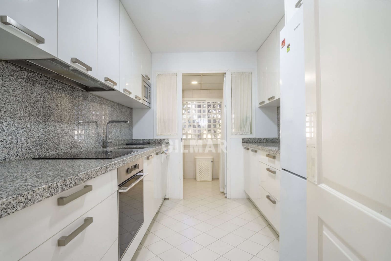 2 bedroom Flat for sale in Estepona with pool - € 995,000 (Ref: 9216306)