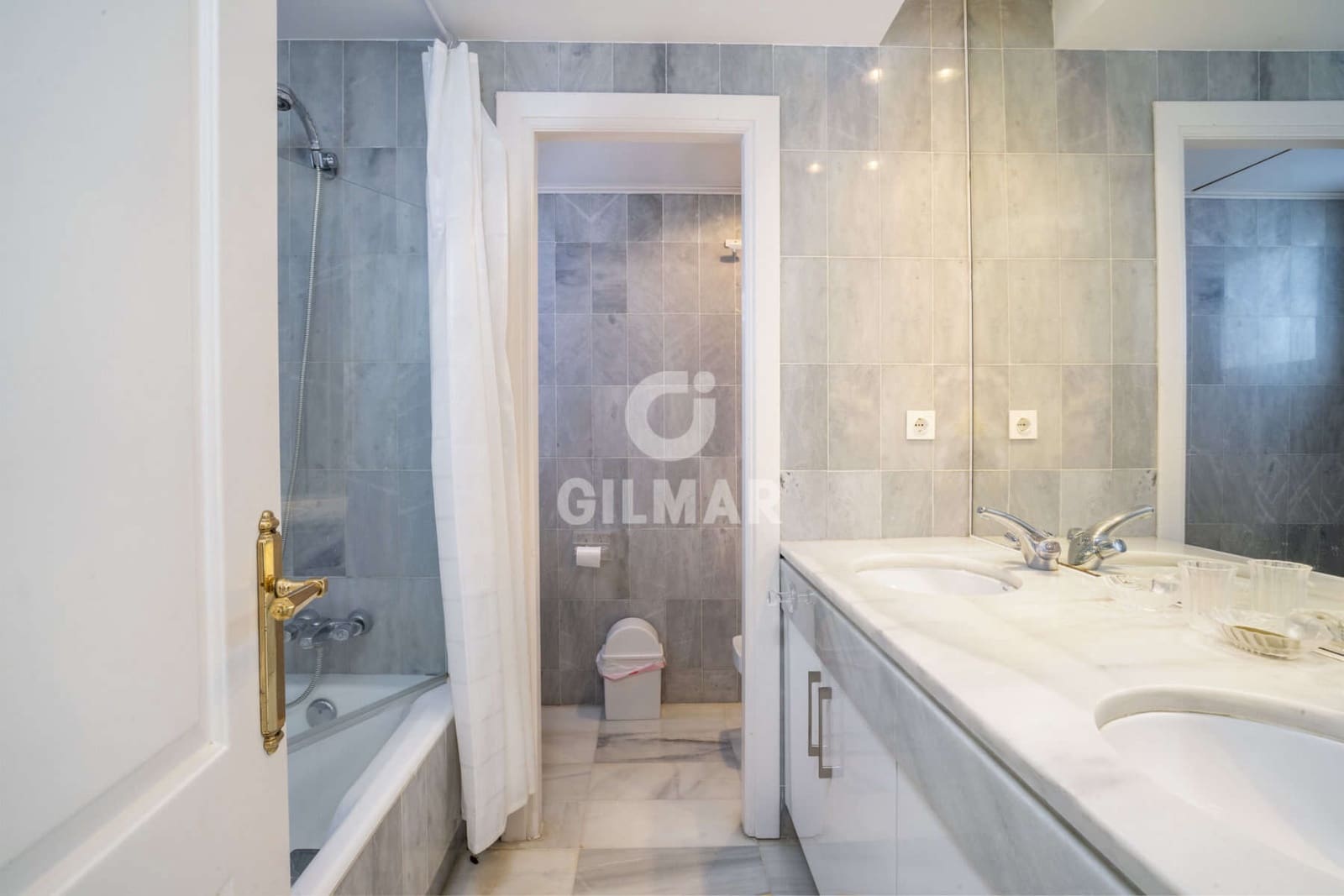 2 bedroom Flat for sale in Estepona with pool - € 995,000 (Ref: 9216306)