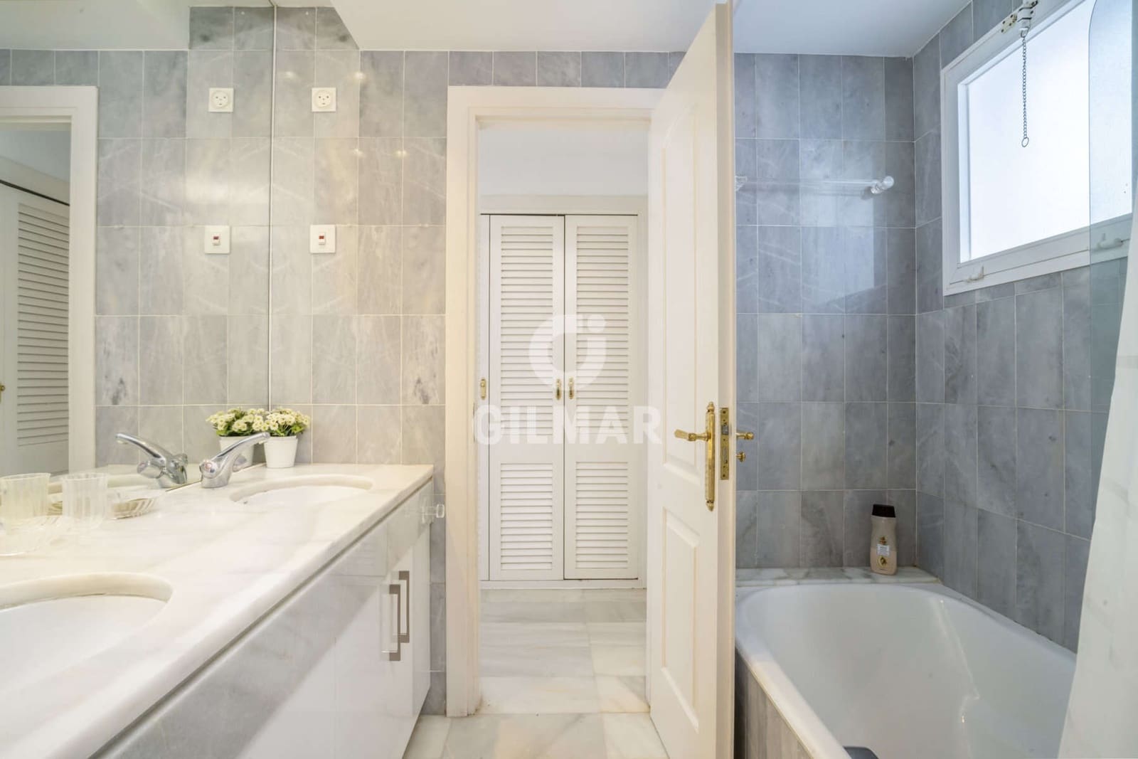 2 bedroom Flat for sale in Estepona with pool - € 995,000 (Ref: 9216306)