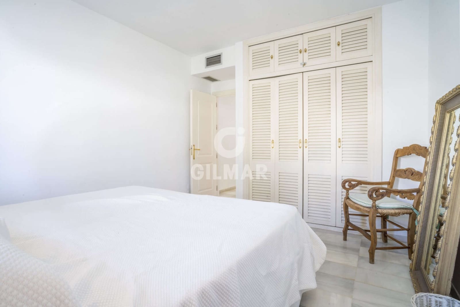 2 bedroom Flat for sale in Estepona with pool - € 995,000 (Ref: 9216306)