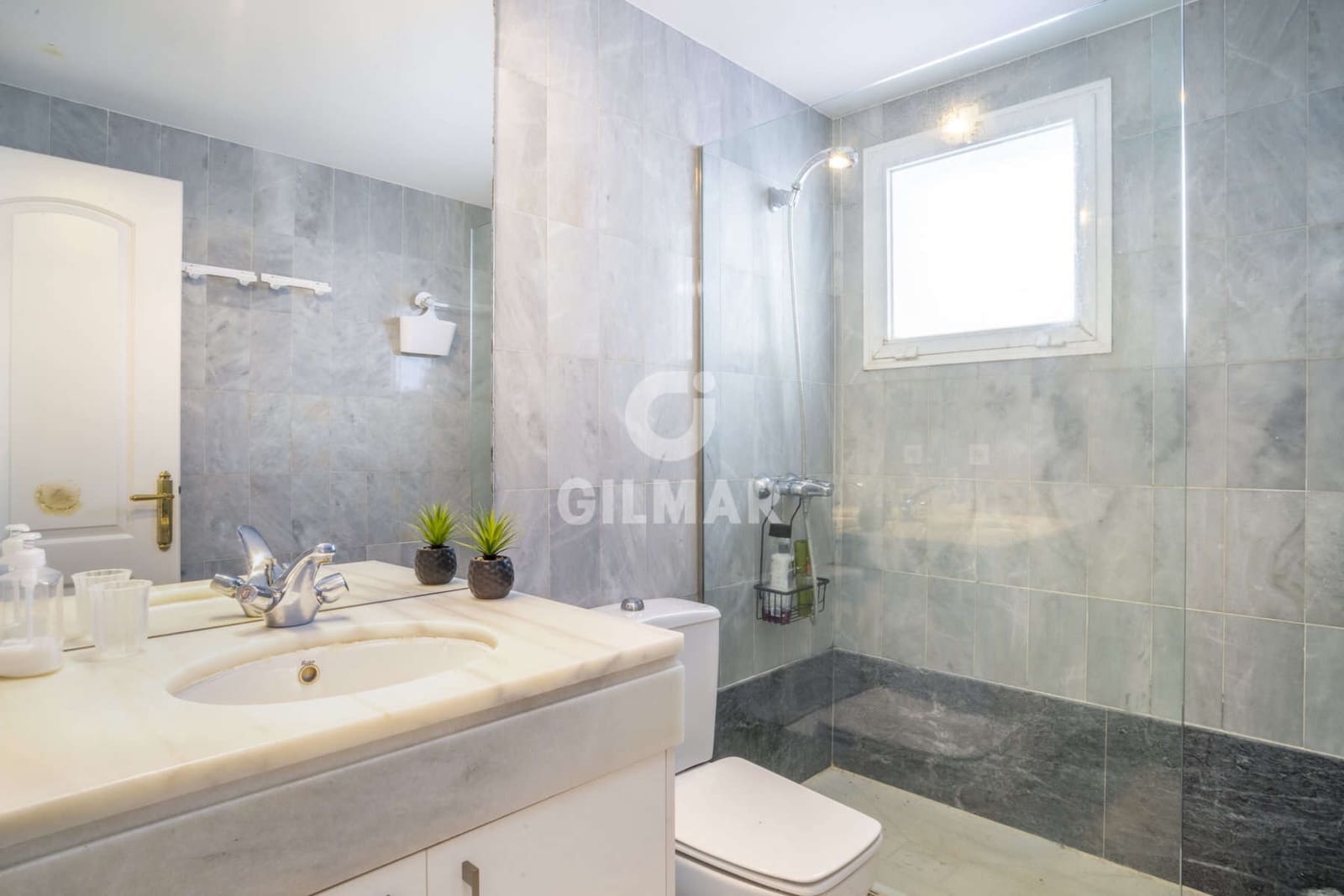 2 bedroom Flat for sale in Estepona with pool - € 995,000 (Ref: 9216306)