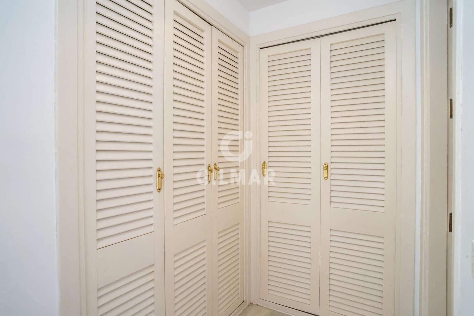 2 bedroom Flat for sale in Estepona with pool - € 995,000 (Ref: 9216306)