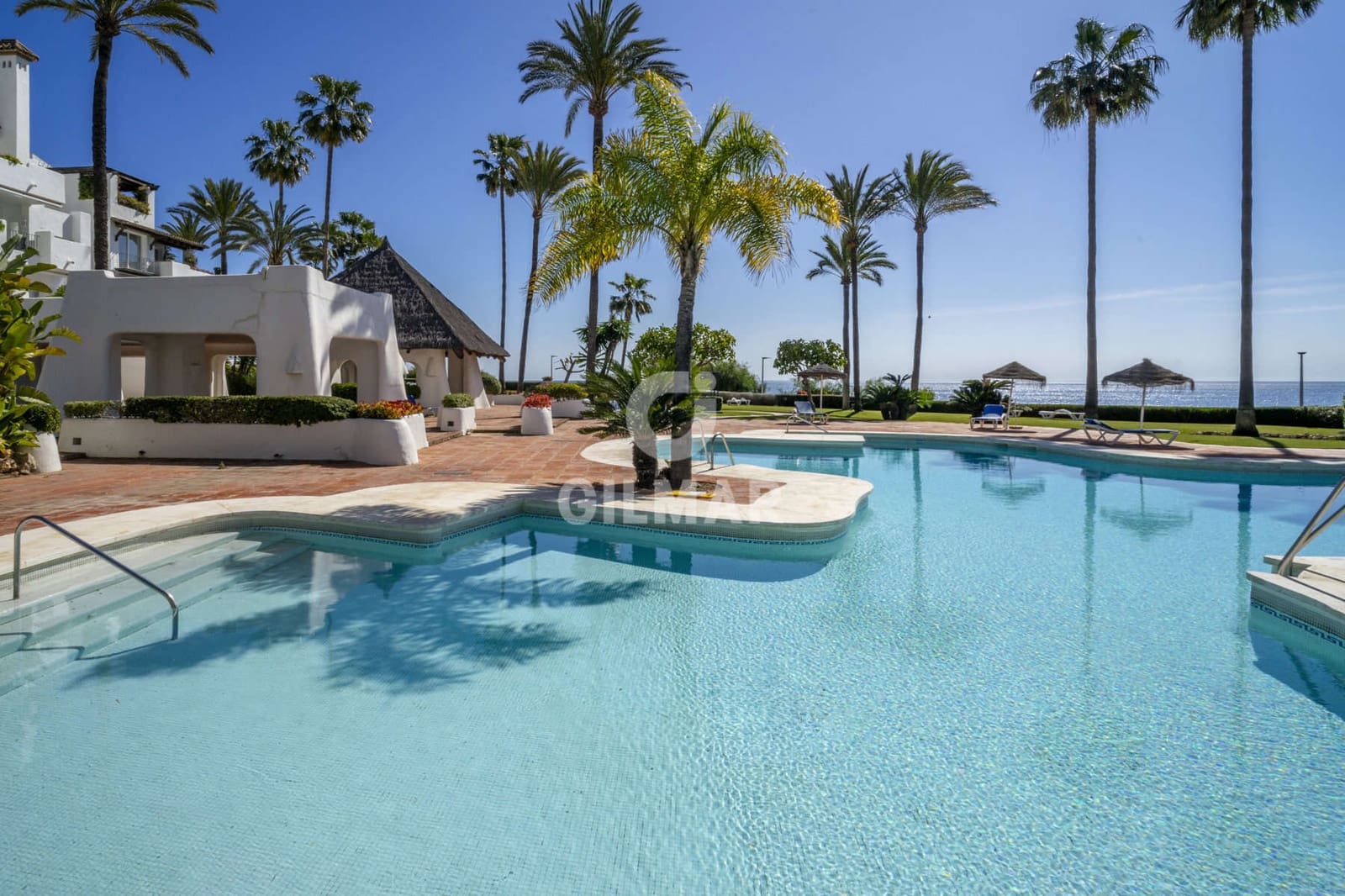 2 bedroom Flat for sale in Estepona with pool - € 995,000 (Ref: 9216306)