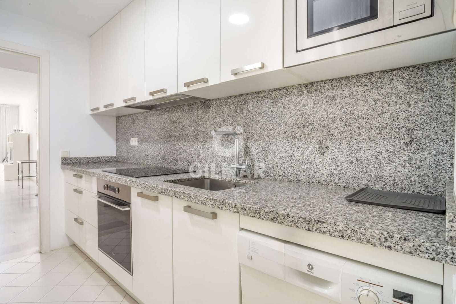 2 bedroom Flat for sale in Estepona with pool - € 995,000 (Ref: 9216306)