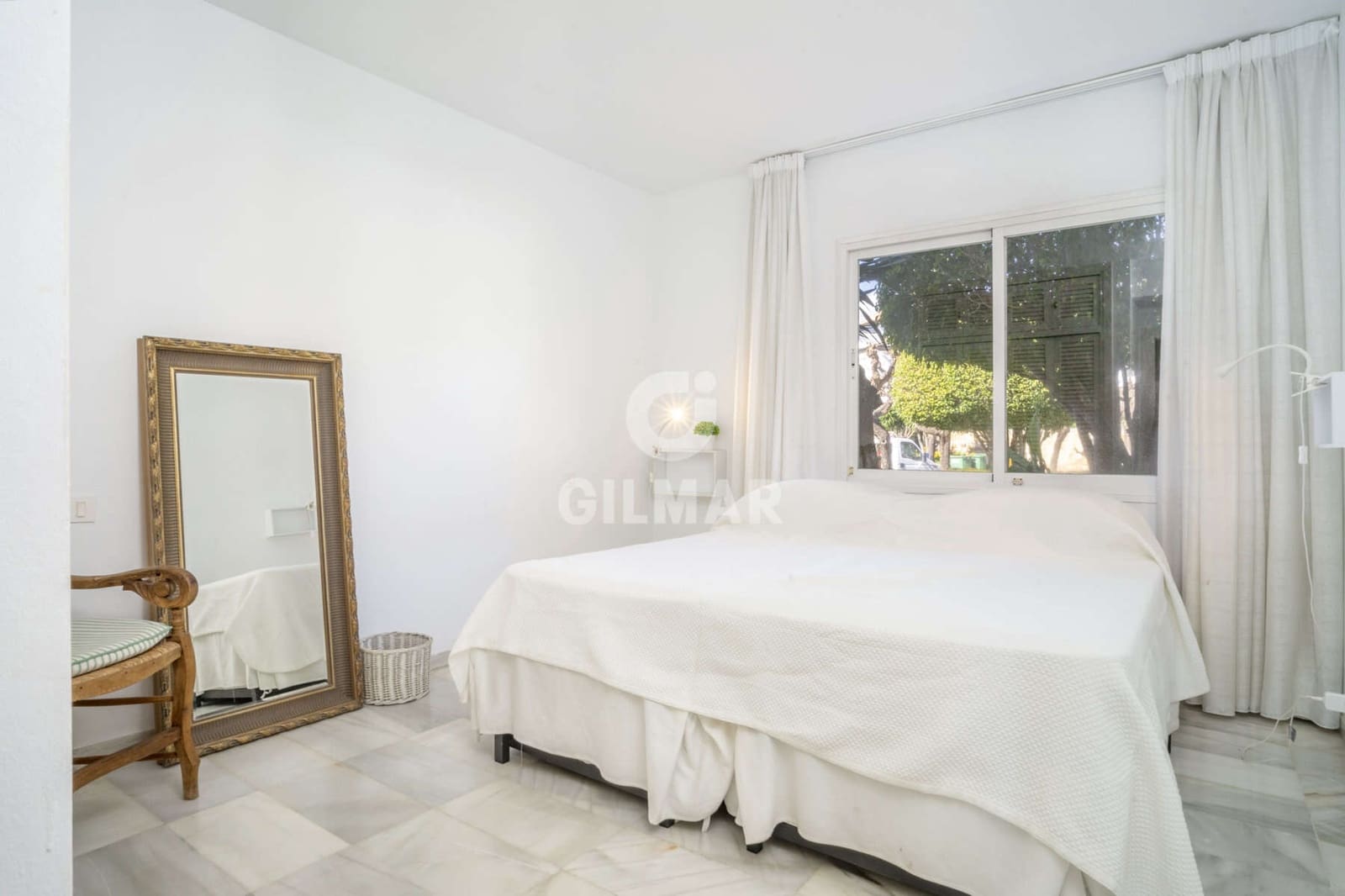 2 bedroom Flat for sale in Estepona with pool - € 995,000 (Ref: 9216306)