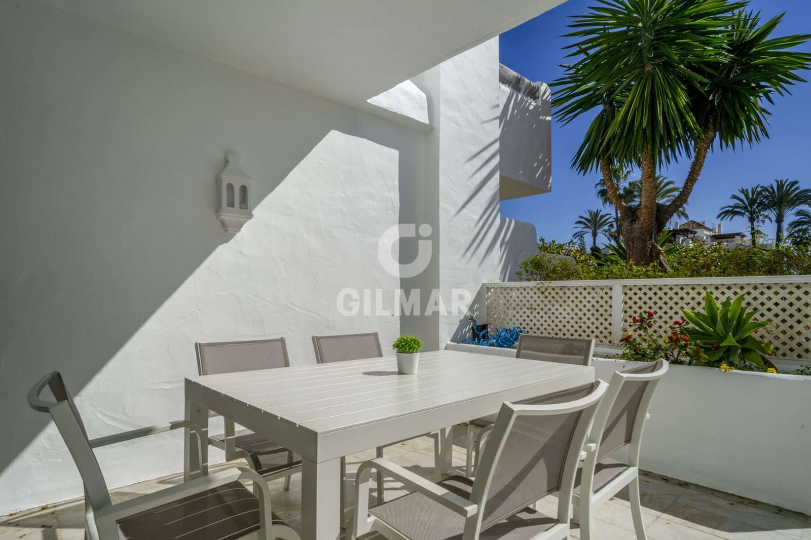 2 bedroom Flat for sale in Estepona with pool - € 995,000 (Ref: 9216306)