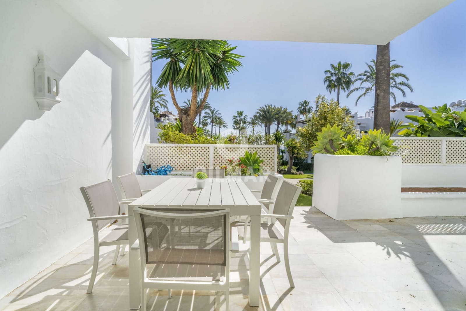 2 bedroom Flat for sale in Estepona with pool - € 995,000 (Ref: 9216306)