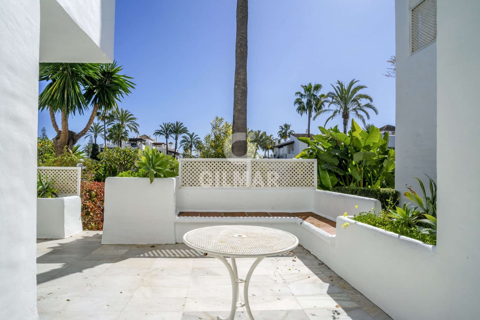 2 bedroom Flat for sale in Estepona with pool - € 995,000 (Ref: 9216306)