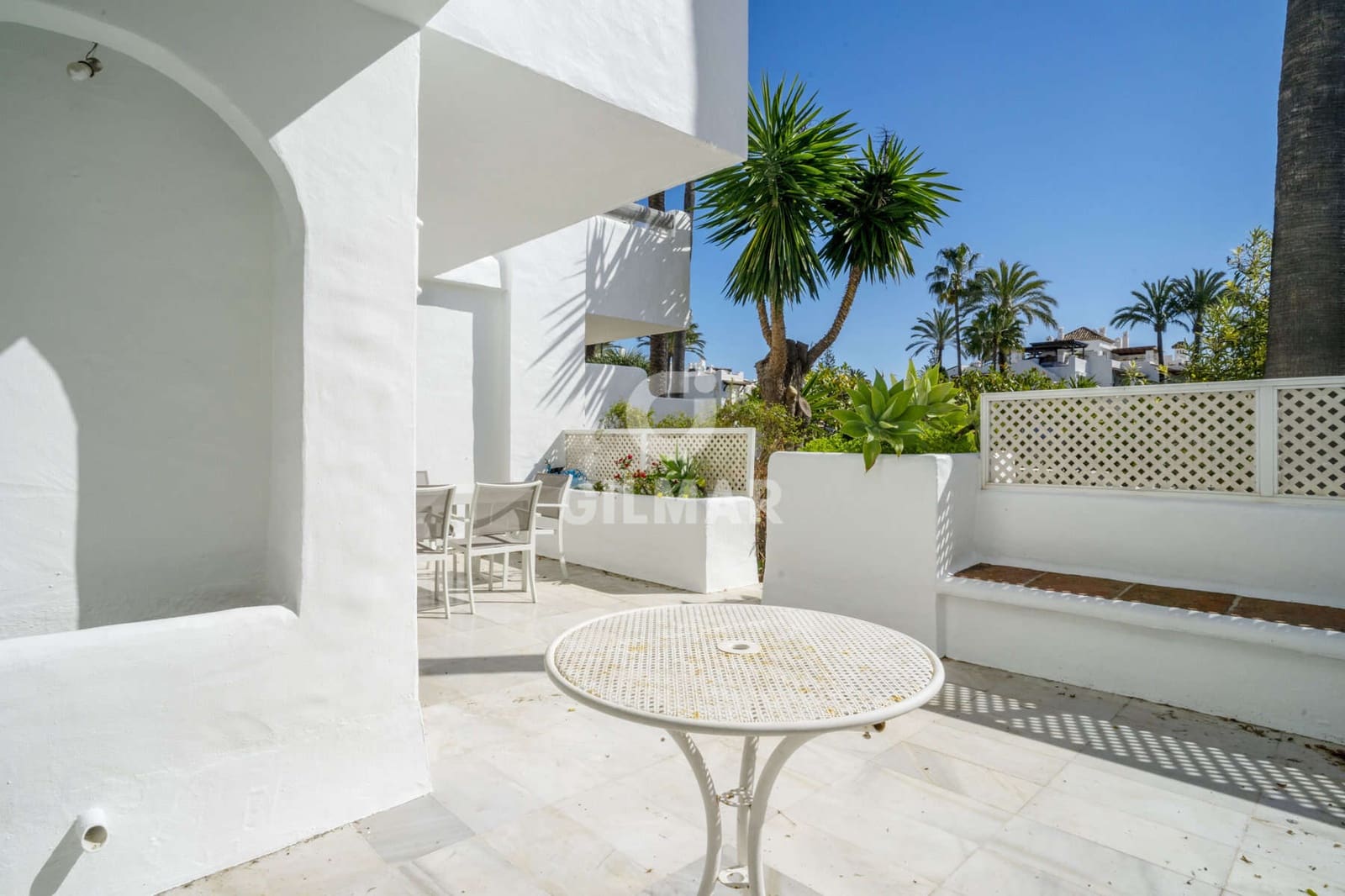 2 bedroom Flat for sale in Estepona with pool - € 995,000 (Ref: 9216306)