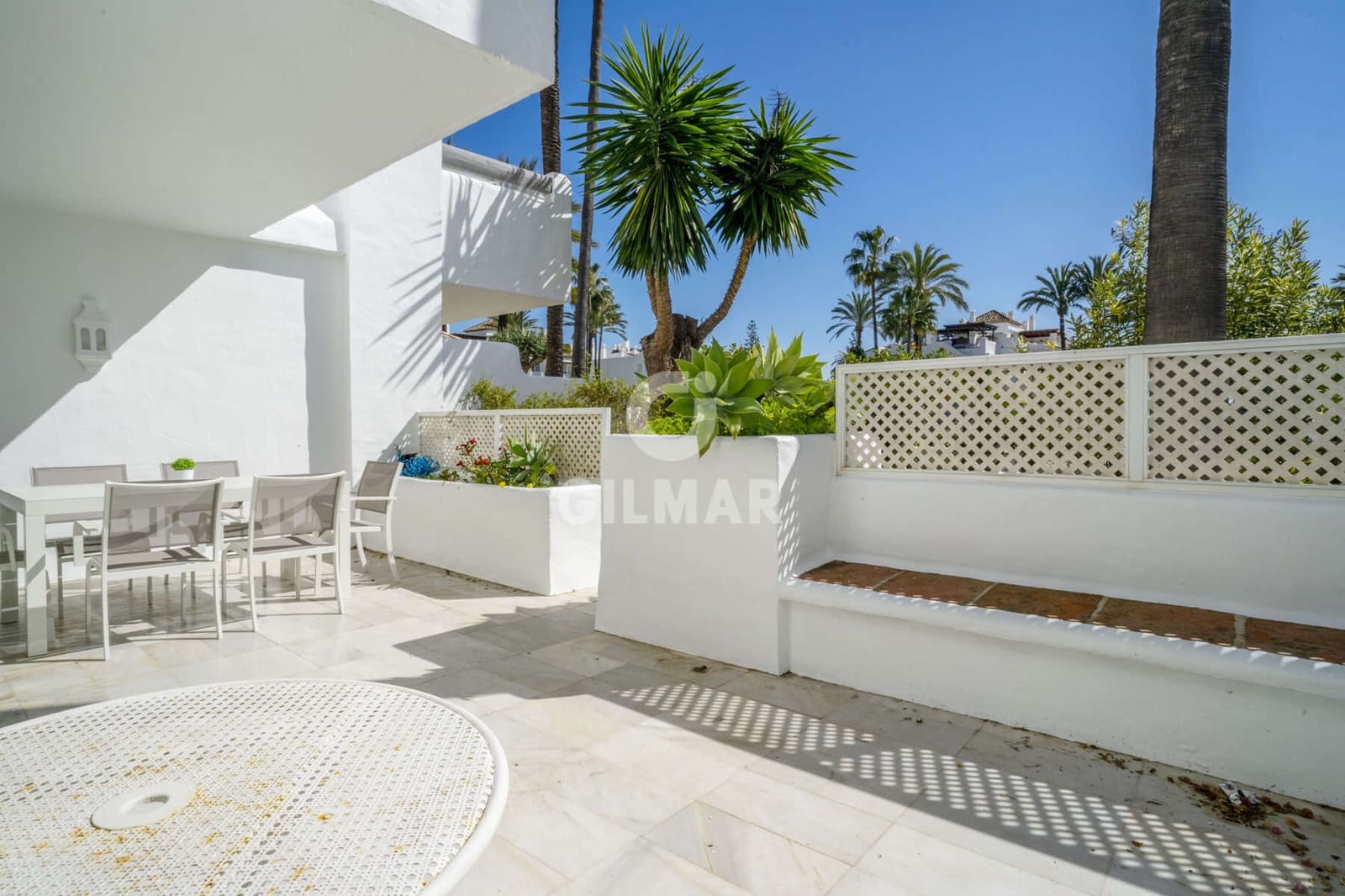 2 bedroom Flat for sale in Estepona with pool - € 995,000 (Ref: 9216306)