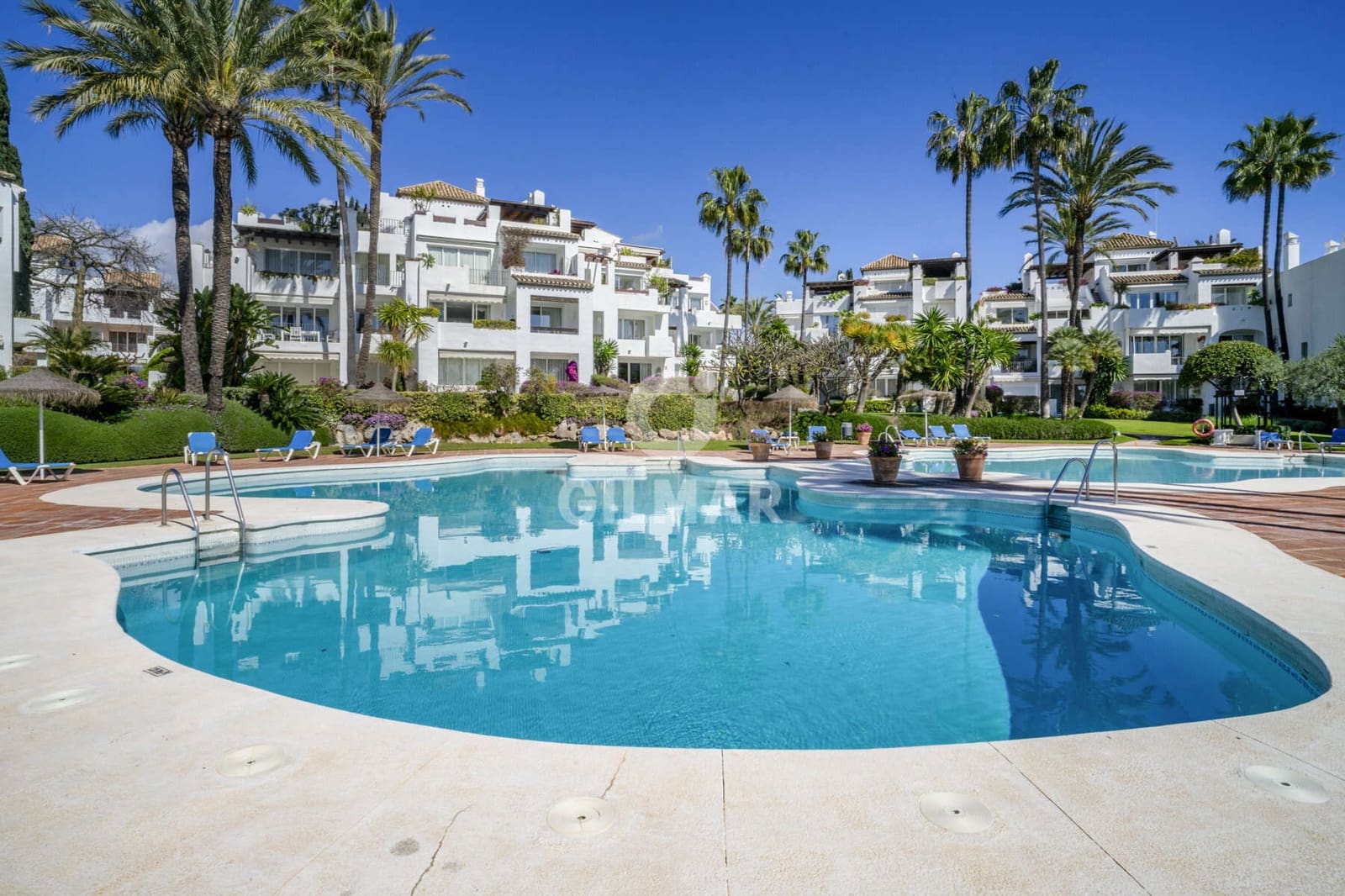 2 bedroom Flat for sale in Estepona with pool - € 995,000 (Ref: 9216306)