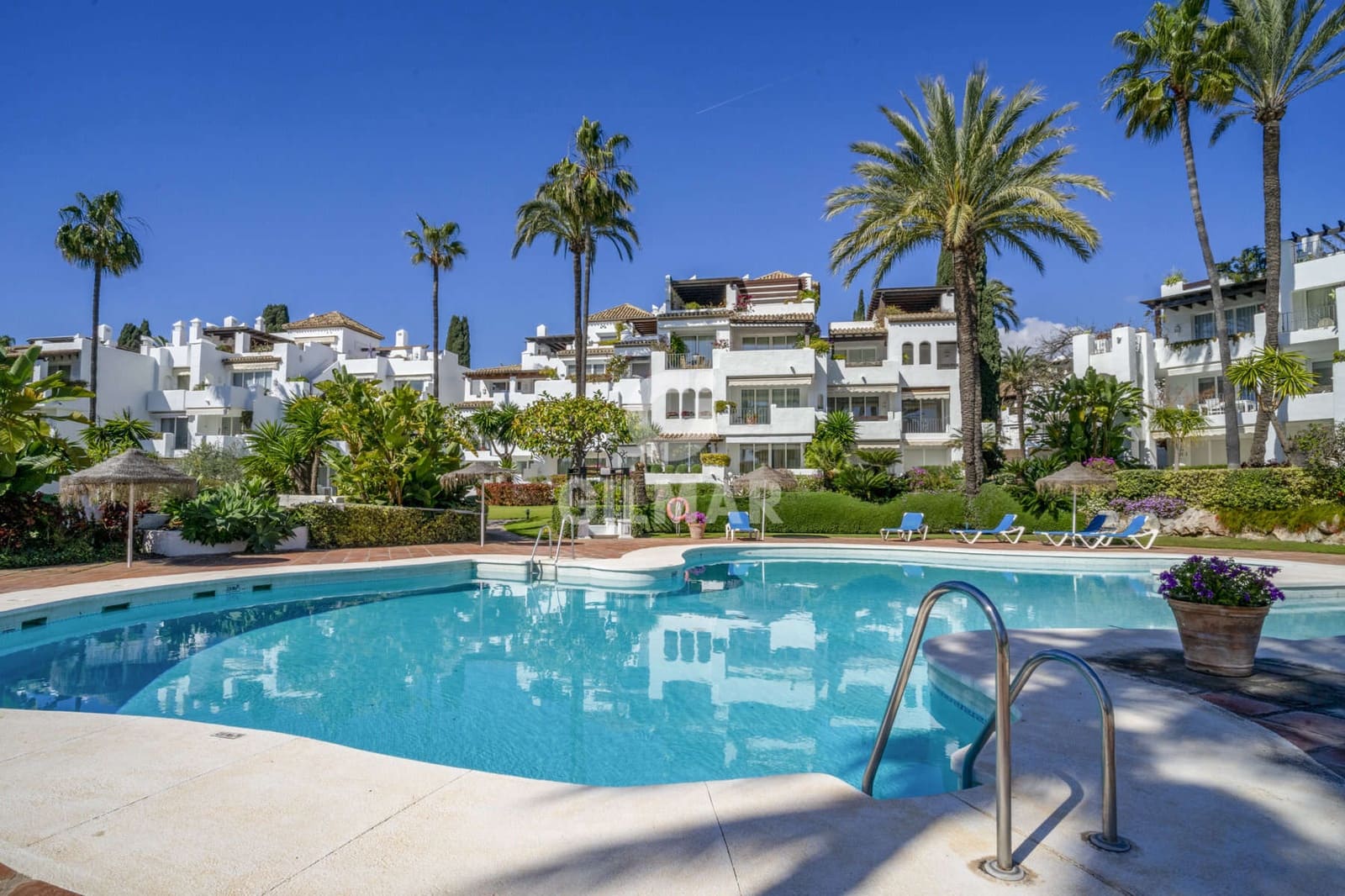 2 bedroom Flat for sale in Estepona with pool - € 995,000 (Ref: 9216306)