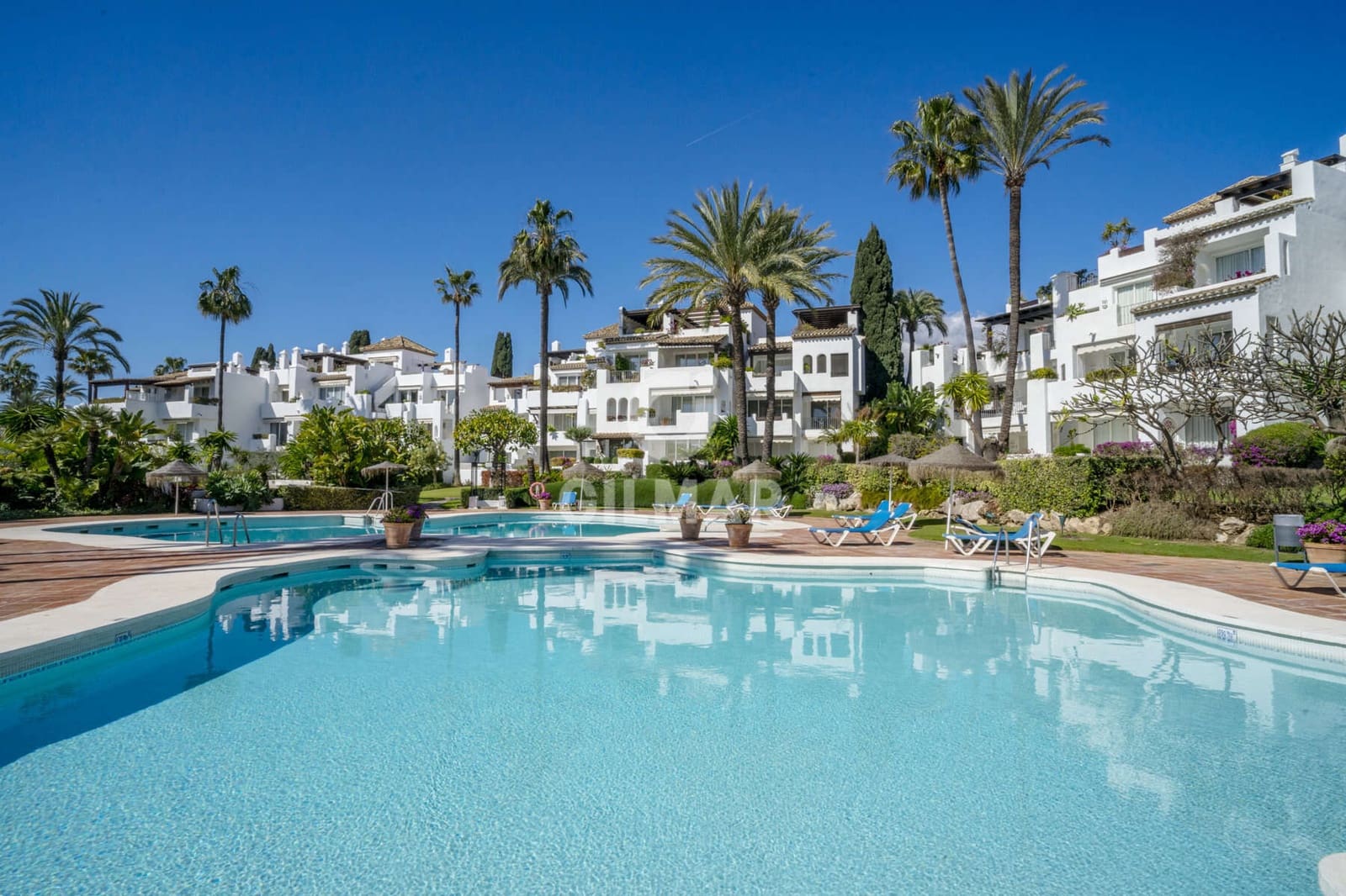 2 bedroom Flat for sale in Estepona with pool - € 995,000 (Ref: 9216306)