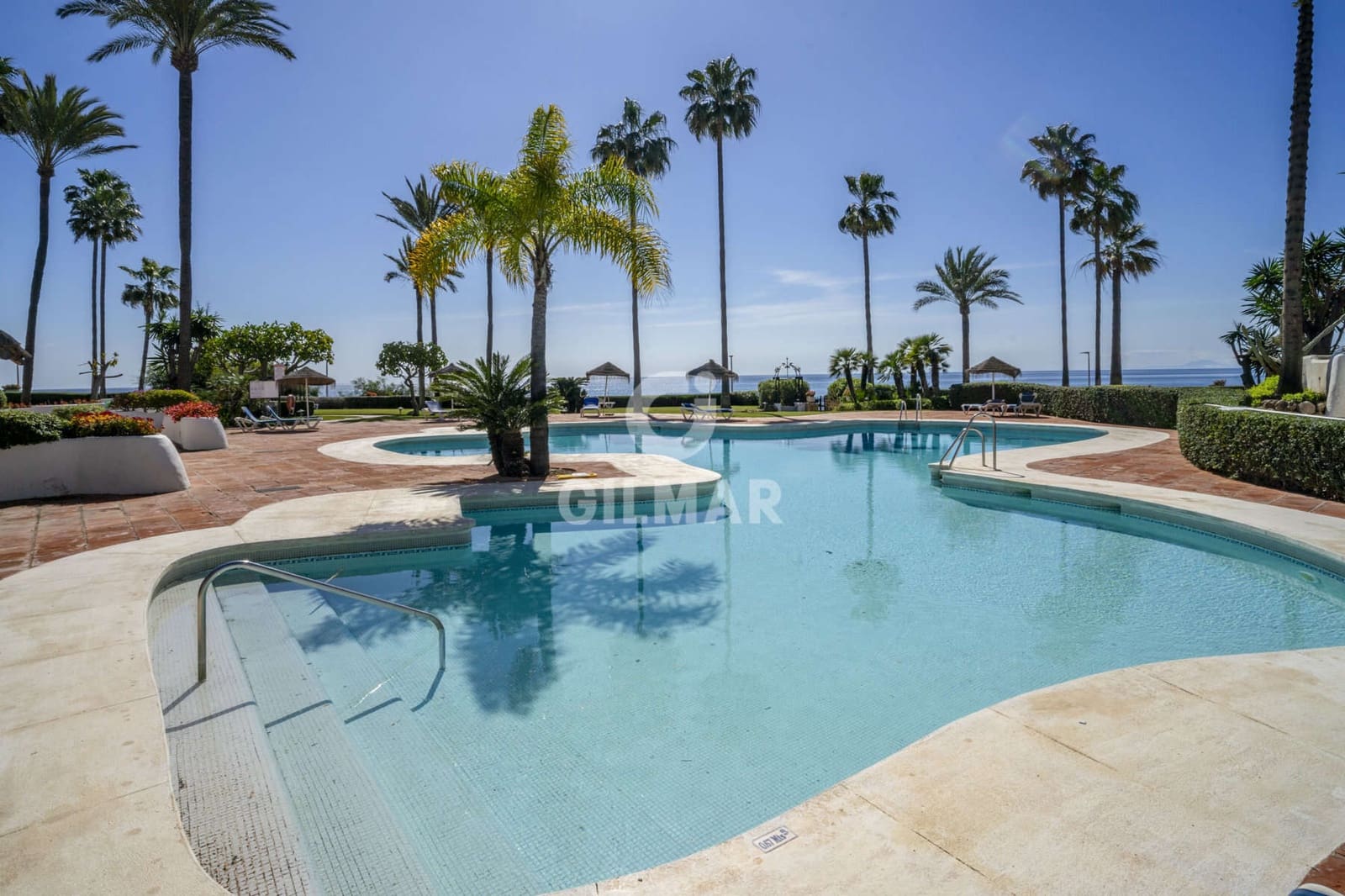 2 bedroom Flat for sale in Estepona with pool - € 995,000 (Ref: 9216306)