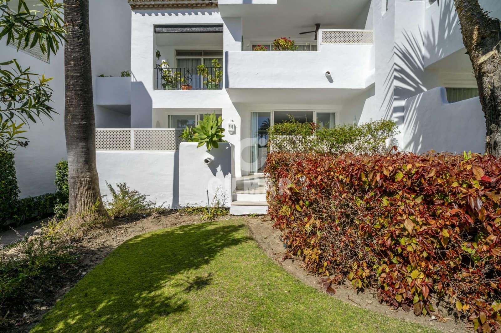 2 bedroom Flat for sale in Estepona with pool - € 995,000 (Ref: 9216306)