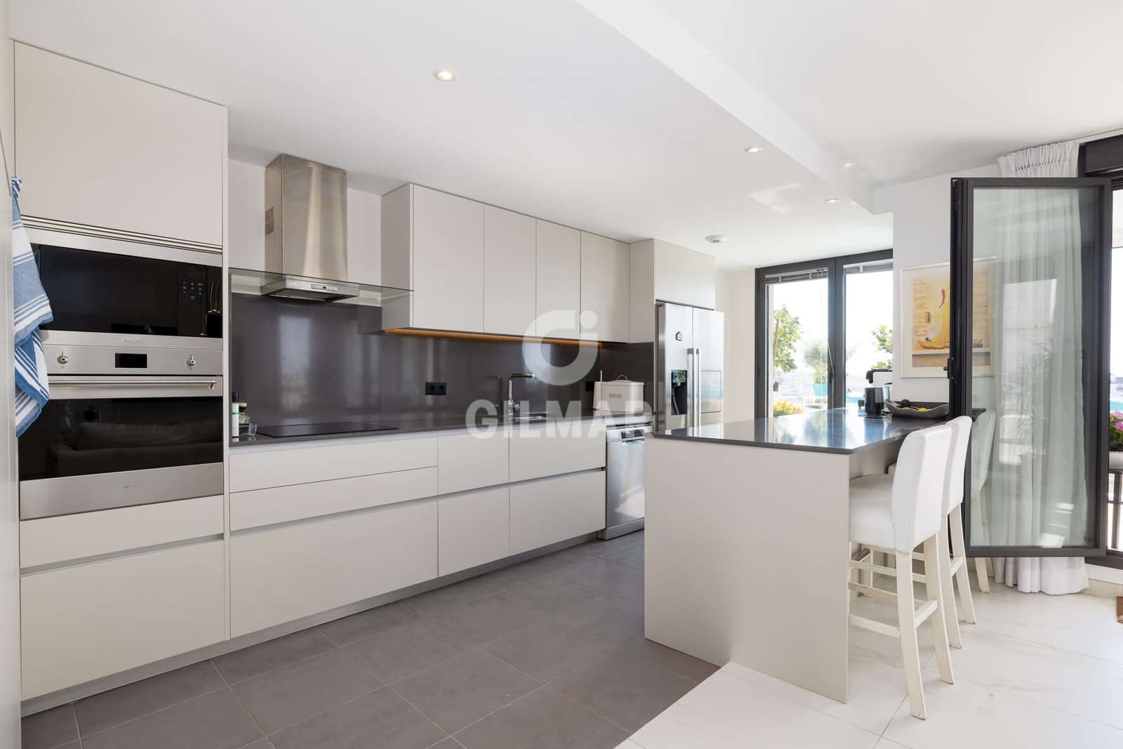 3 makuuhuone Kattohuoneisto myytävänä paikassa Estepona mukana uima-altaan 
autotalli - 1 499 000 € (Ref: 9216309)