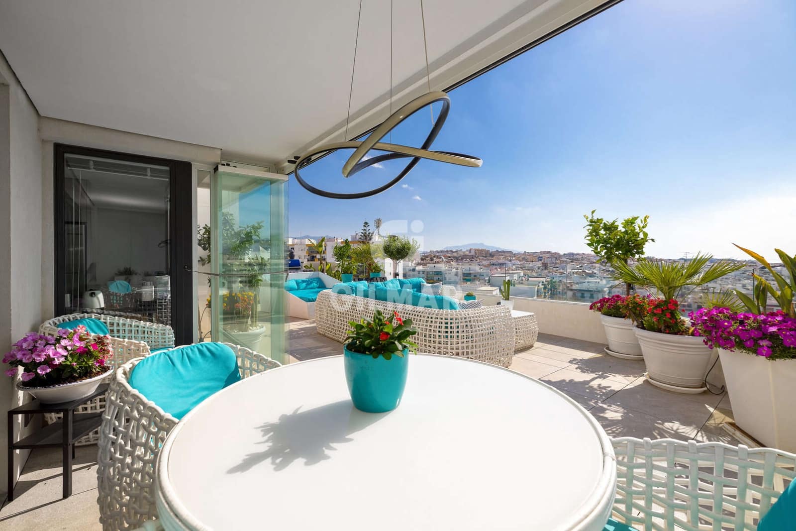 3 makuuhuone Kattohuoneisto myytävänä paikassa Estepona mukana uima-altaan 
autotalli - 1 499 000 € (Ref: 9216309)