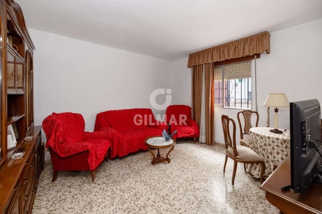 4 slaapkamer Halfvrijstaande villa te koop in Centro, Estepona - € 515.000 (Ref: 9216311)