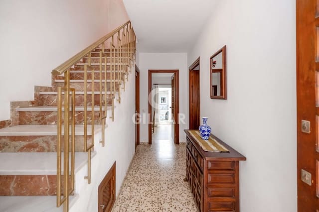 4 slaapkamer Halfvrijstaande villa te koop in Centro, Estepona - € 515.000 (Ref: 9216311)