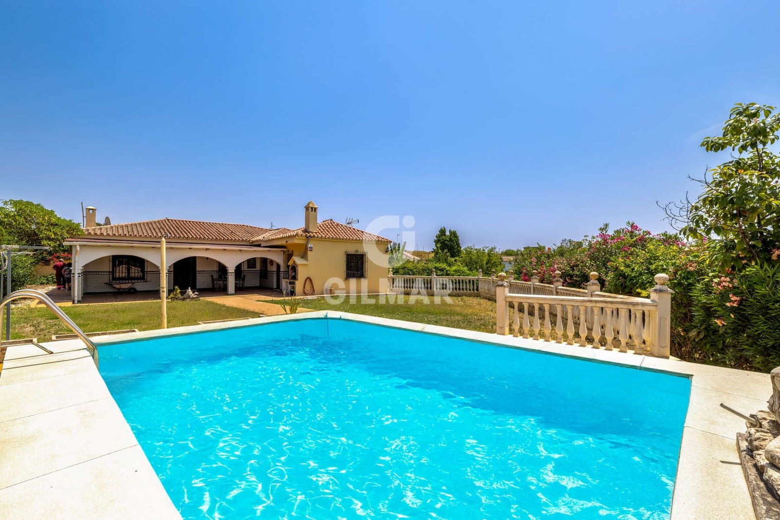 3 soveværelse Villa til salg i New Golden Mile med swimmingpool garage - € 700.000 (Ref: 9216313)