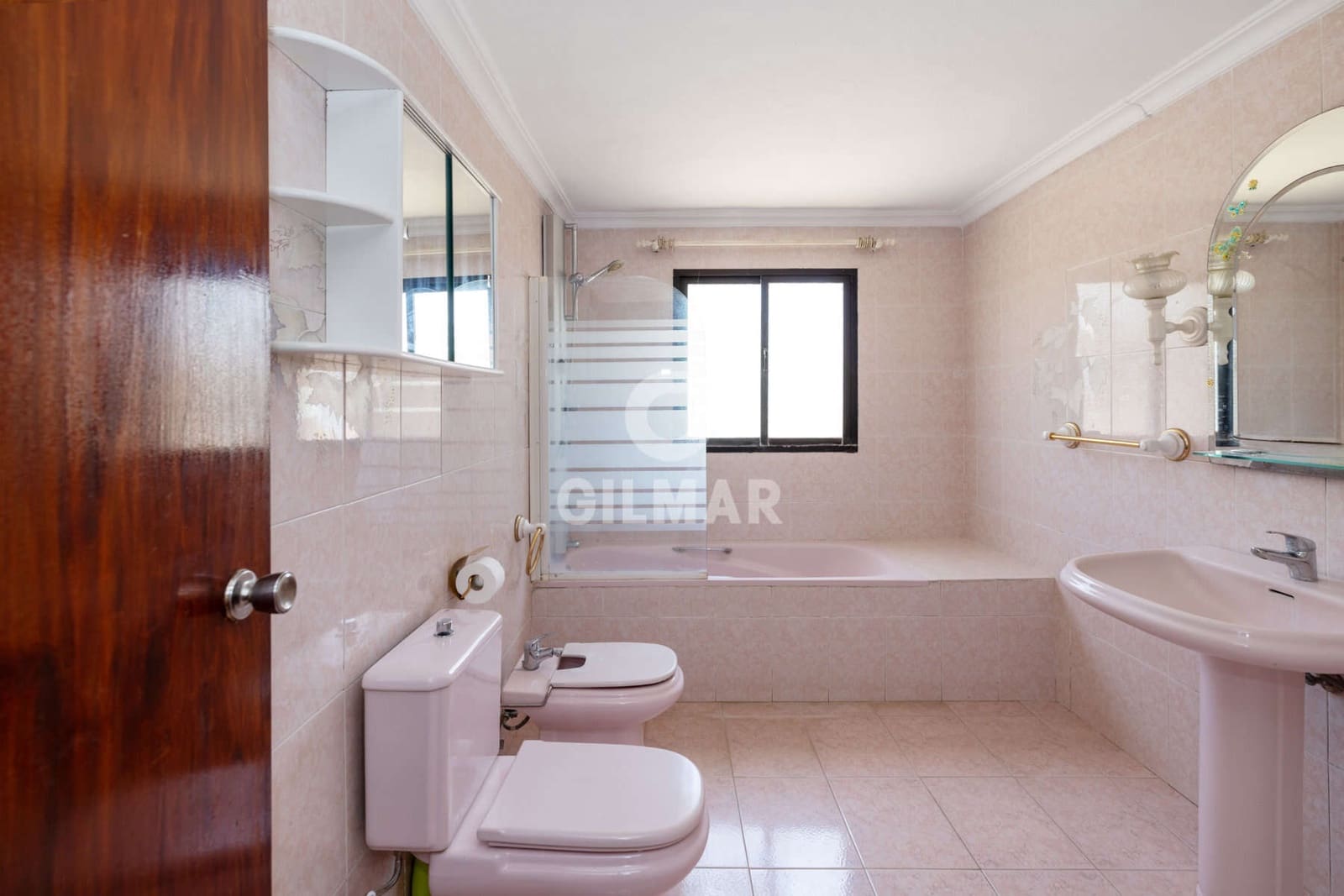 3 soveværelse Villa til salg i New Golden Mile med swimmingpool garage - € 700.000 (Ref: 9216313)