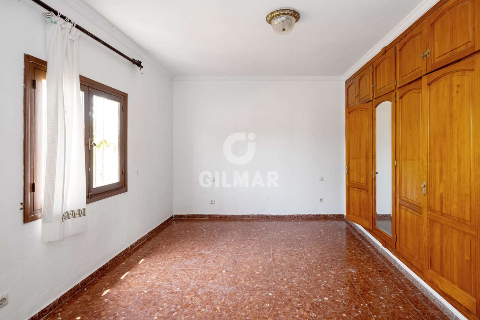 3 soveværelse Villa til salg i New Golden Mile med swimmingpool garage - € 700.000 (Ref: 9216313)