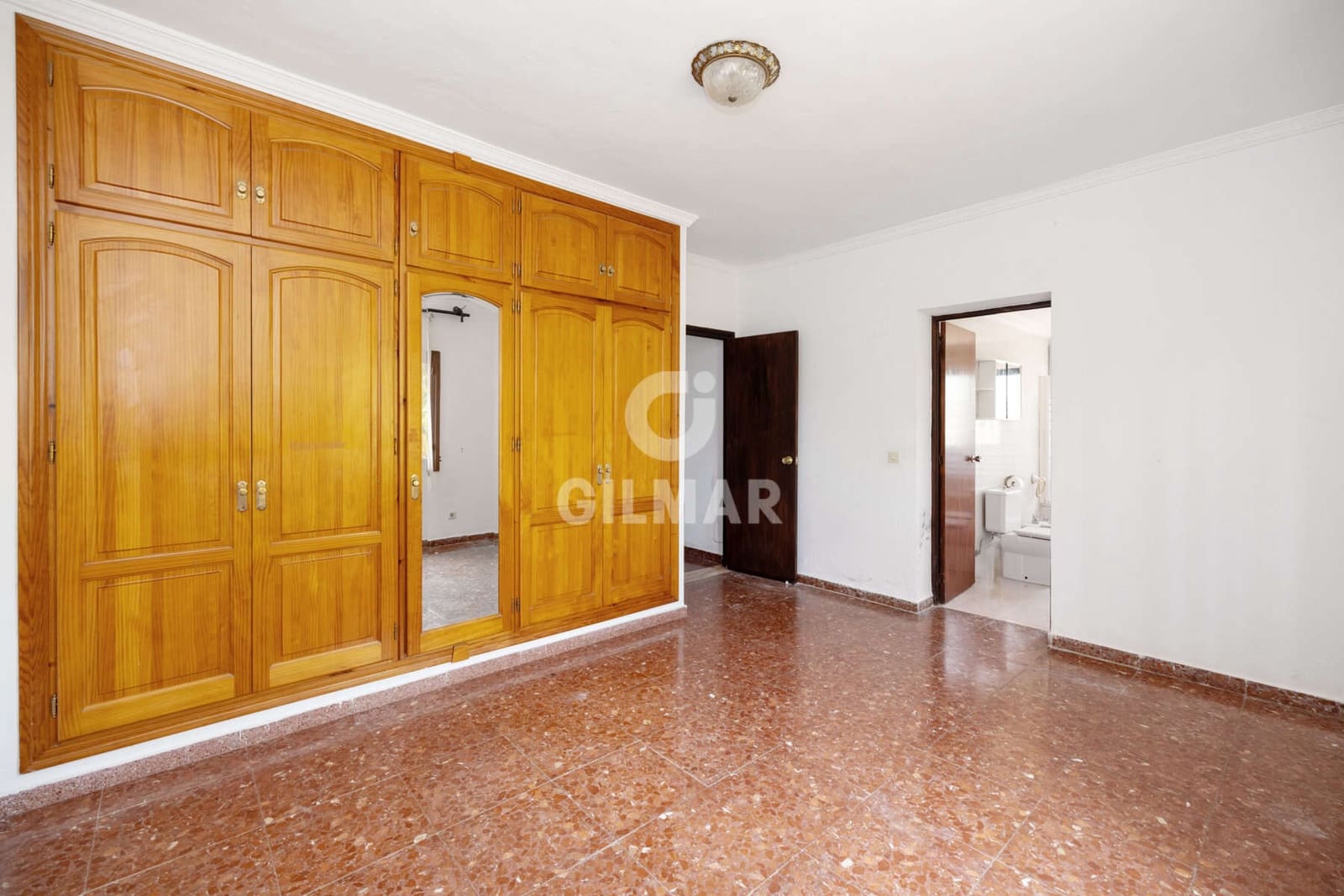 3 soveværelse Villa til salg i New Golden Mile med swimmingpool garage - € 700.000 (Ref: 9216313)