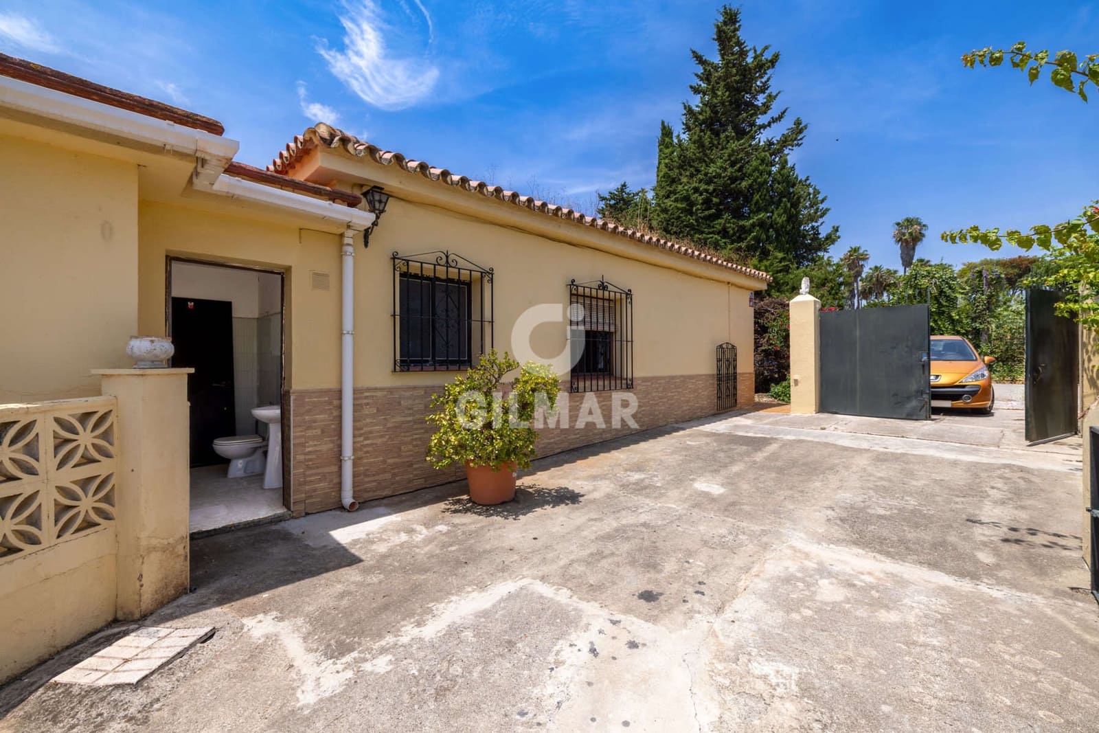 3 soveværelse Villa til salg i New Golden Mile med swimmingpool garage - € 700.000 (Ref: 9216313)