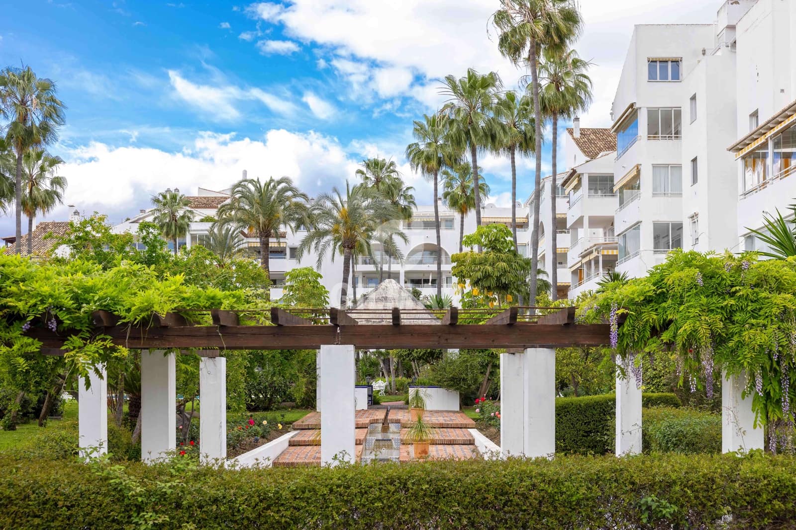 4 soveværelse Lejlighed til salg i Estepona med swimmingpool garage - € 679.000 (Ref: 9216314)