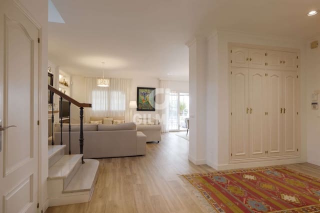 Chalet de 3 habitaciones en Atalaya-Isdabe, Estepona en venta con piscina garaje - 1.350.000 € (Ref: 9216315)