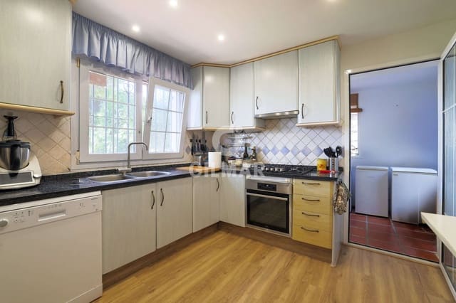 Chalet de 3 habitaciones en Atalaya-Isdabe, Estepona en venta con piscina garaje - 1.350.000 € (Ref: 9216315)