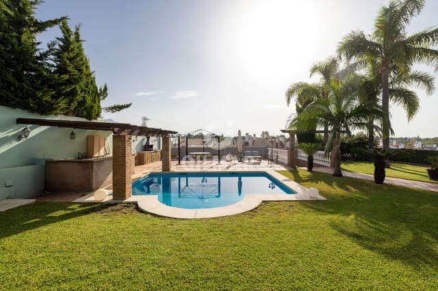 Chalet de 3 habitaciones en Atalaya-Isdabe, Estepona en venta con piscina garaje - 1.350.000 € (Ref: 9216315)