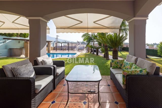 Chalet de 3 habitaciones en Atalaya-Isdabe, Estepona en venta con piscina garaje - 1.350.000 € (Ref: 9216315)