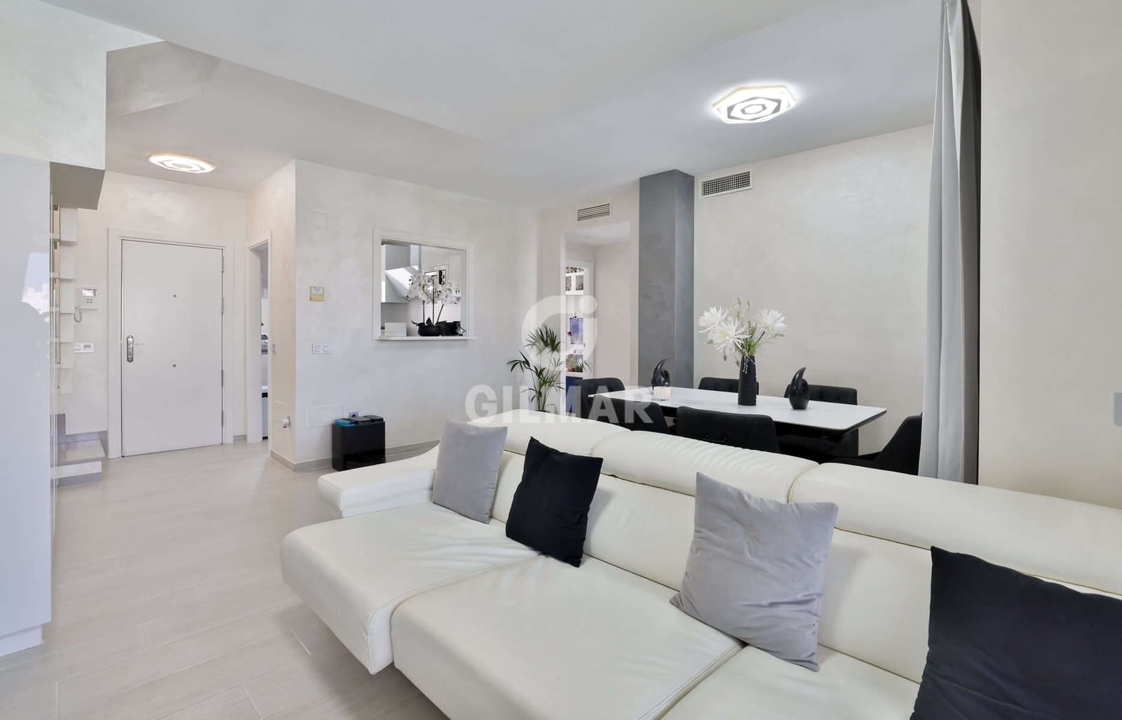 3 sovrum Takvåning till salu i Estepona med pool garage - 675 000 € (Ref: 9216318)