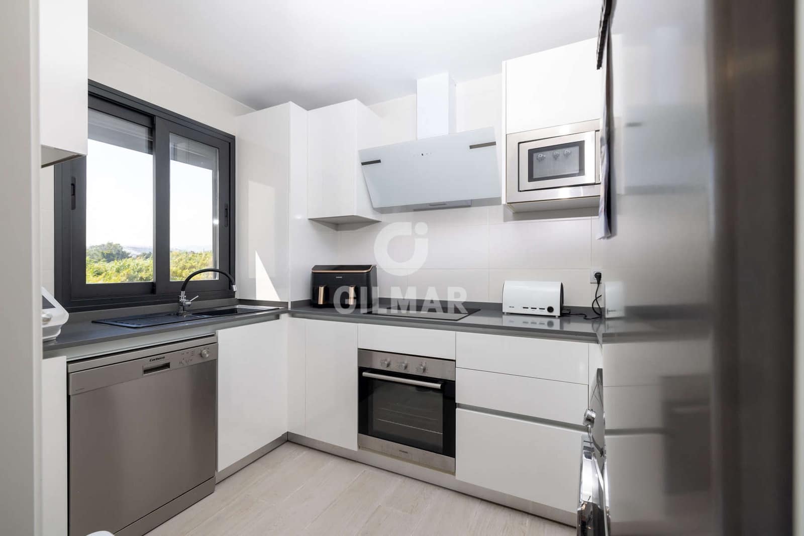 3 sovrum Takvåning till salu i Estepona med pool garage - 675 000 € (Ref: 9216318)