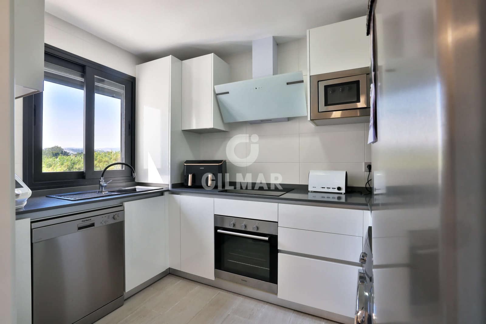 3 sovrum Takvåning till salu i Estepona med pool garage - 675 000 € (Ref: 9216318)