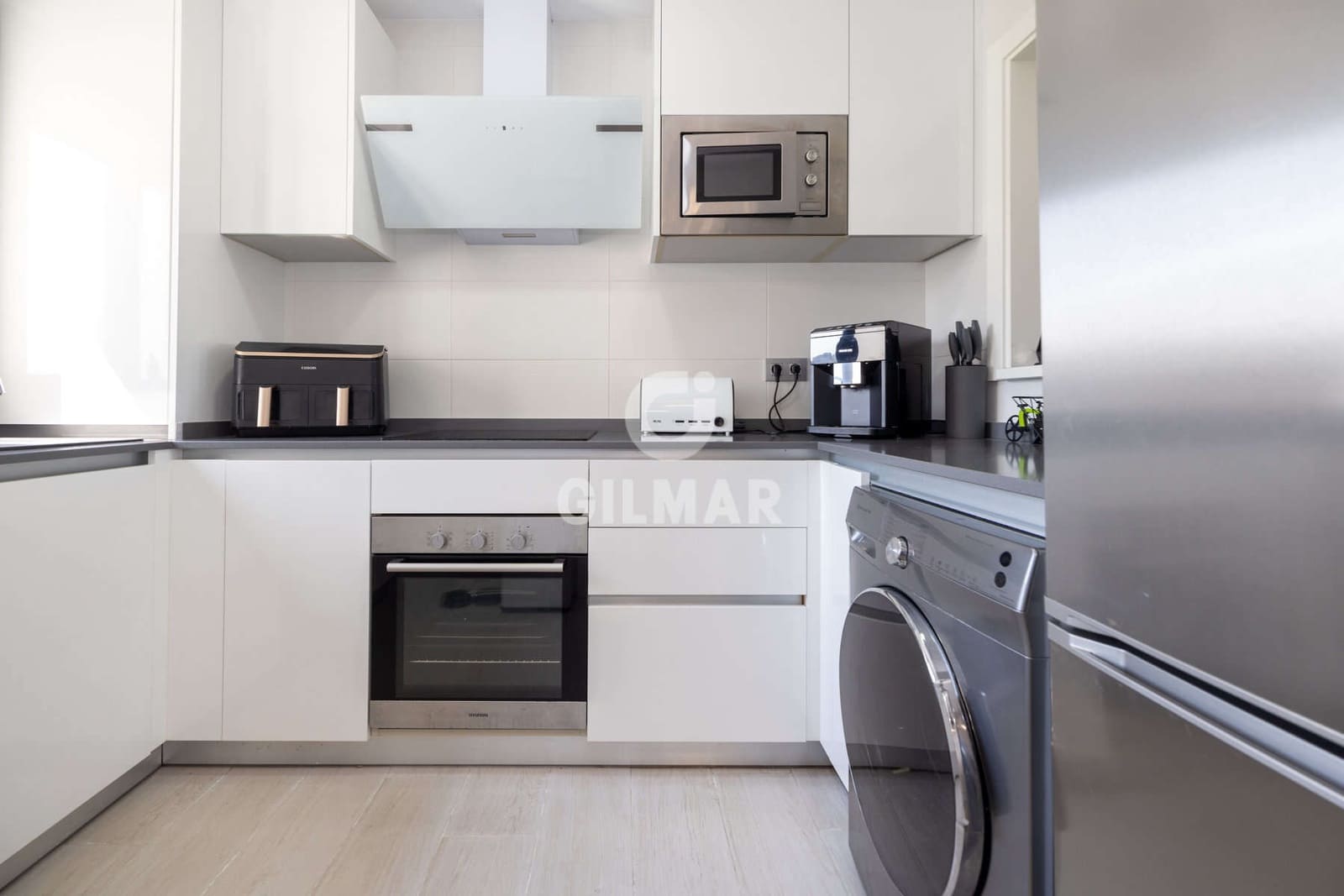 3 sovrum Takvåning till salu i Estepona med pool garage - 675 000 € (Ref: 9216318)