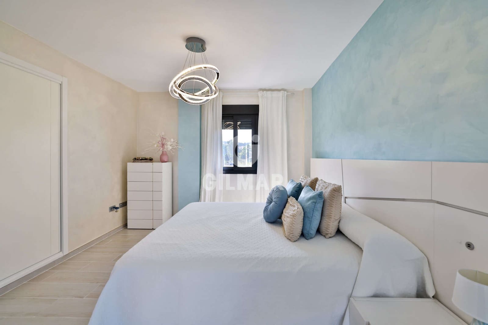 3 sovrum Takvåning till salu i Estepona med pool garage - 675 000 € (Ref: 9216318)