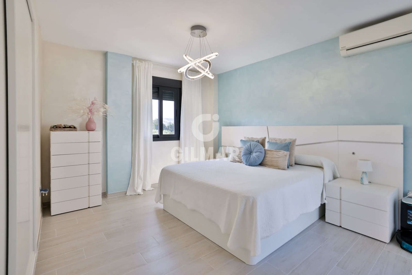 3 sovrum Takvåning till salu i Estepona med pool garage - 675 000 € (Ref: 9216318)