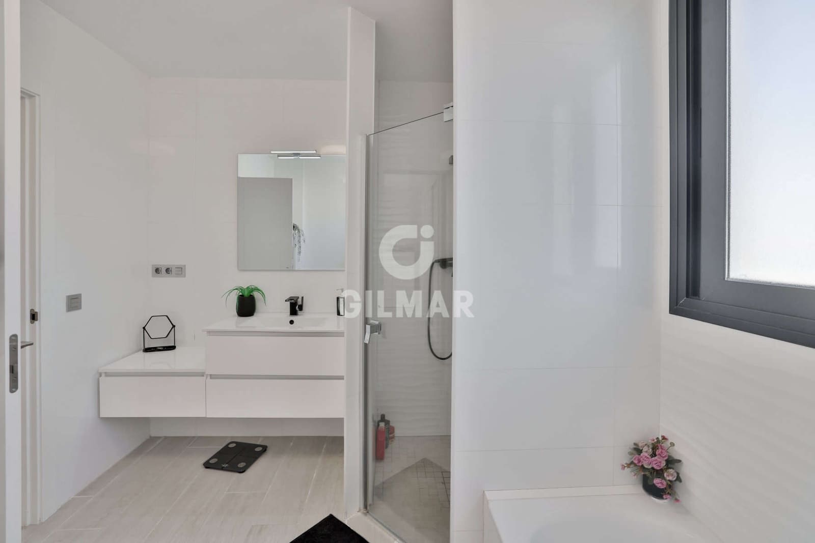 3 sovrum Takvåning till salu i Estepona med pool garage - 675 000 € (Ref: 9216318)