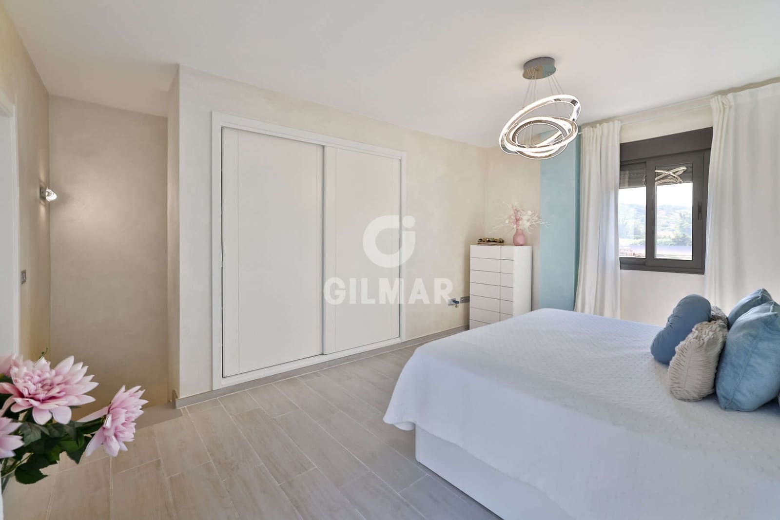 3 sovrum Takvåning till salu i Estepona med pool garage - 675 000 € (Ref: 9216318)