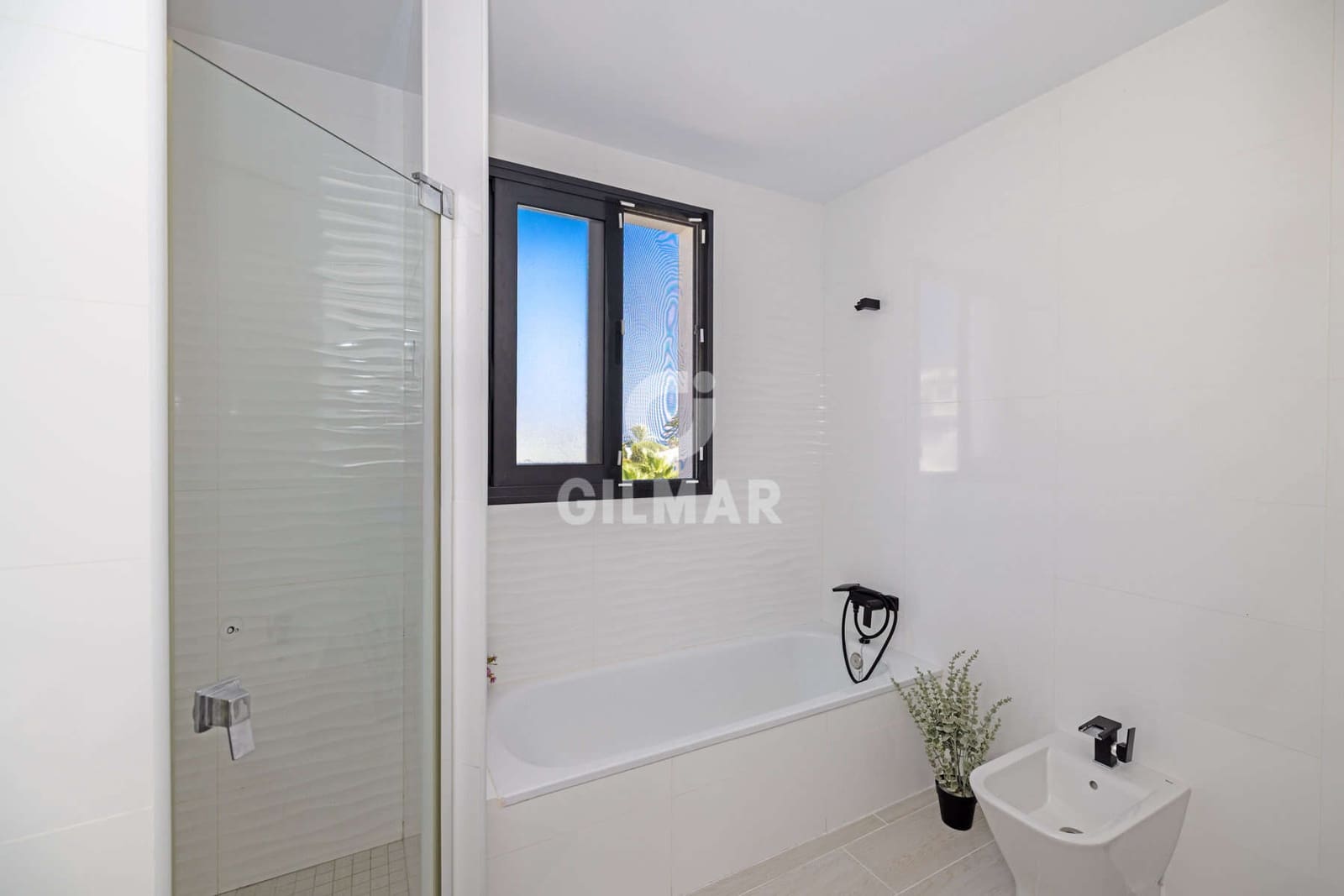 3 sovrum Takvåning till salu i Estepona med pool garage - 675 000 € (Ref: 9216318)