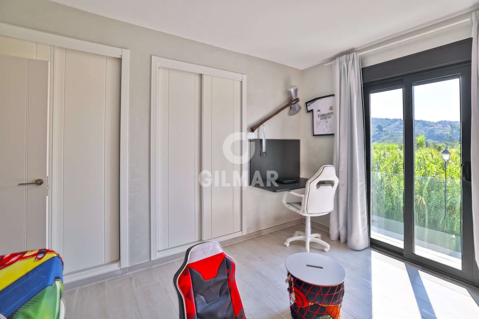 3 sovrum Takvåning till salu i Estepona med pool garage - 675 000 € (Ref: 9216318)