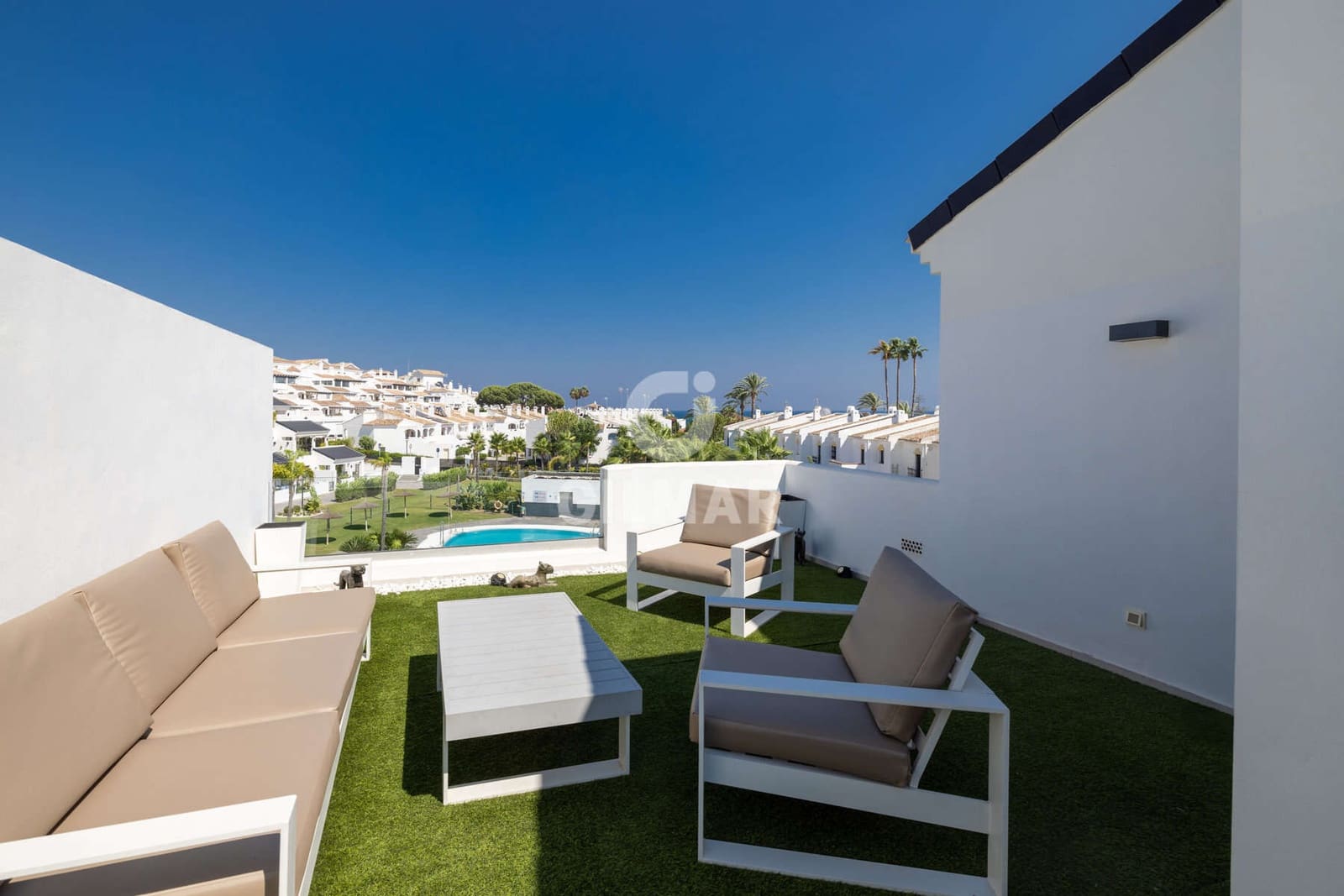 3 sovrum Takvåning till salu i Estepona med pool garage - 675 000 € (Ref: 9216318)