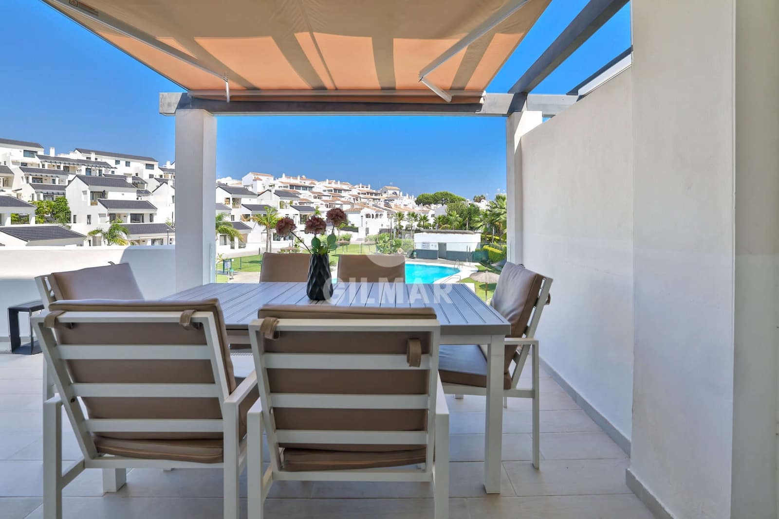 3 sovrum Takvåning till salu i Estepona med pool garage - 675 000 € (Ref: 9216318)