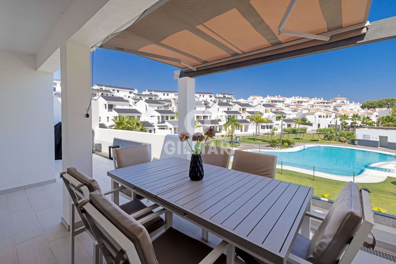 3 sovrum Takvåning till salu i Estepona med pool garage - 675 000 € (Ref: 9216318)