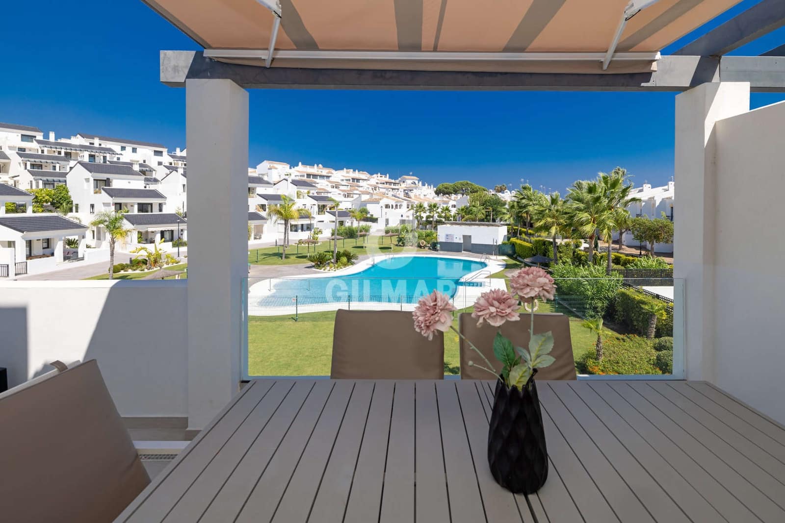 3 sovrum Takvåning till salu i Estepona med pool garage - 675 000 € (Ref: 9216318)